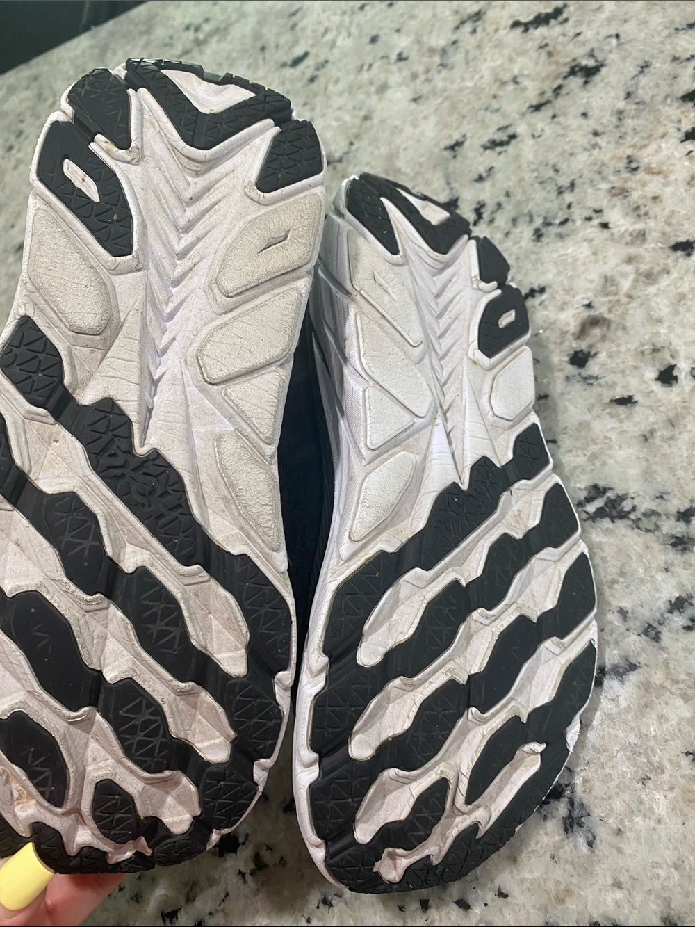 Hoka Womens 8.5 Clifton 8 - Picture 3 of 5